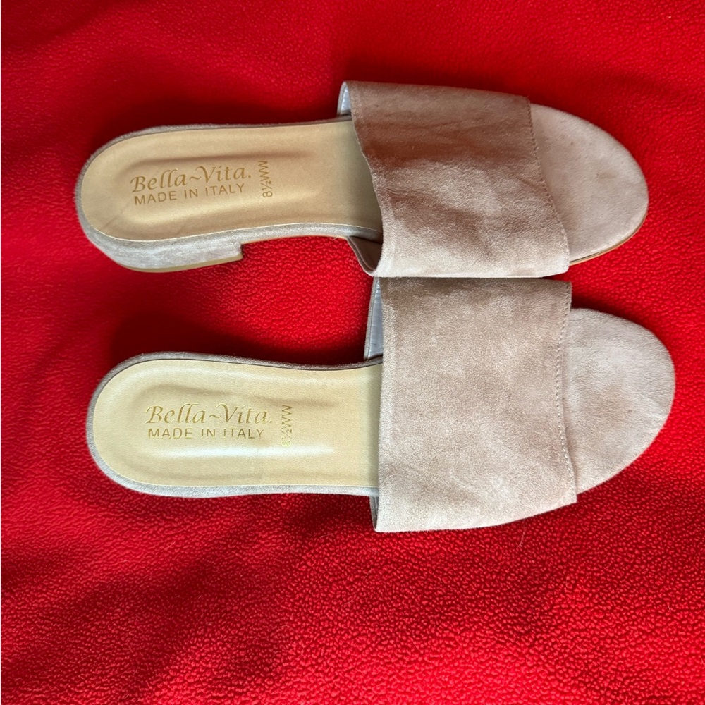 “Bella Vita” beige sandals. Women’s size 8 1/2.